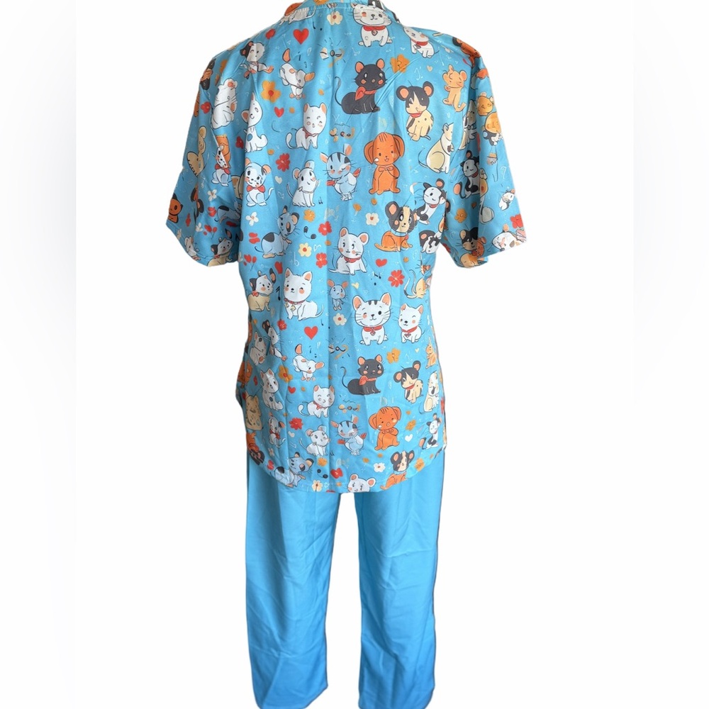 Women's NEW Animal Print Top Blue Botton Scrubs Size L #260776 - Picture 2 of 11